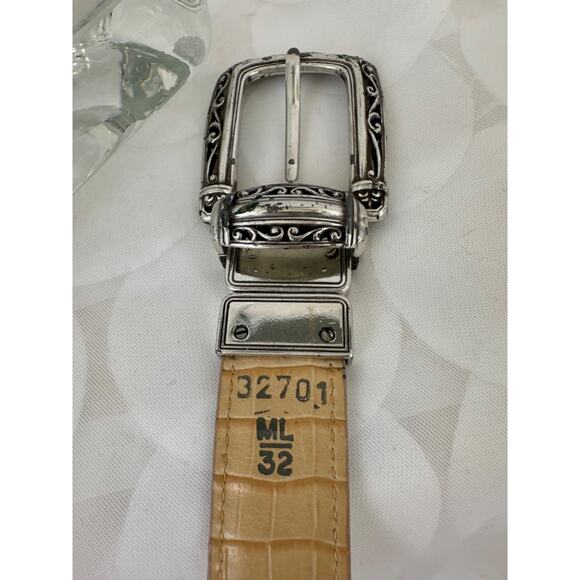 Vtg BRIGHTON Womens M -L belt Cream & Tan REVERSIBLE Leather Embossed animal - Picture 9 of 12